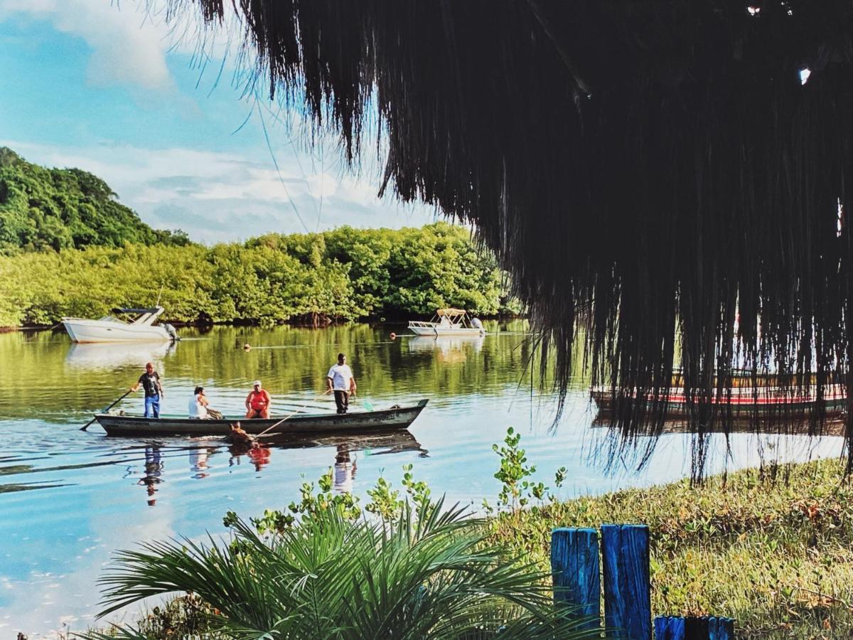 Casinha Azul na beira do Rio Caraíva Exterior foto